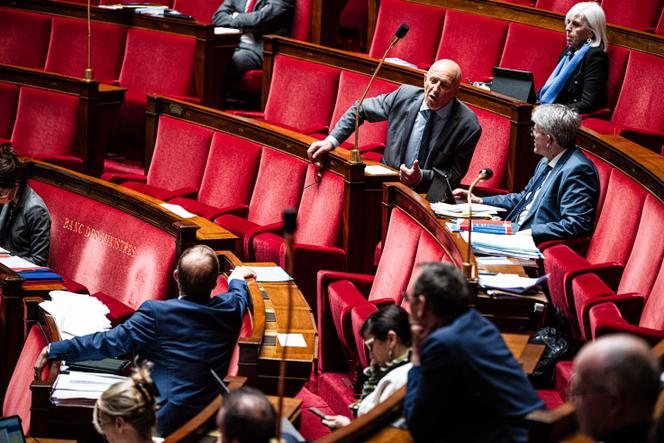Le député socialiste de Meurthe-et-Moselle Dominique Potier (au centre), à l’Assemblée nationale, le 23  mai 2025. 