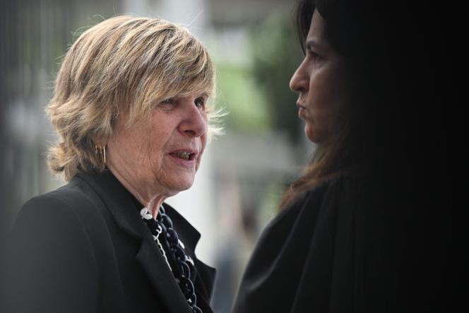 La communicante et femme d’affaires Michèle « Mimi » Marchand et son avocate au tribunal correctionnel de Paris, le 26 mai 2025.