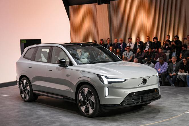 Le Volvo EX90, le nouveau SUV électrique de la marque, est dévoilé lors d’un événement de lancement à Stockholm, le 9 novembre 2022.