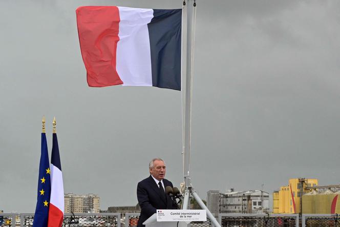 Le premier ministre, François Bayrou, s’adresse aux militaires de la marine nationale lors d’une visite des Chantiers de l’Atlantique avant de présider le comité interministériel de la mer (Cimer), à Saint-Nazaire, le 26 mai 2025.