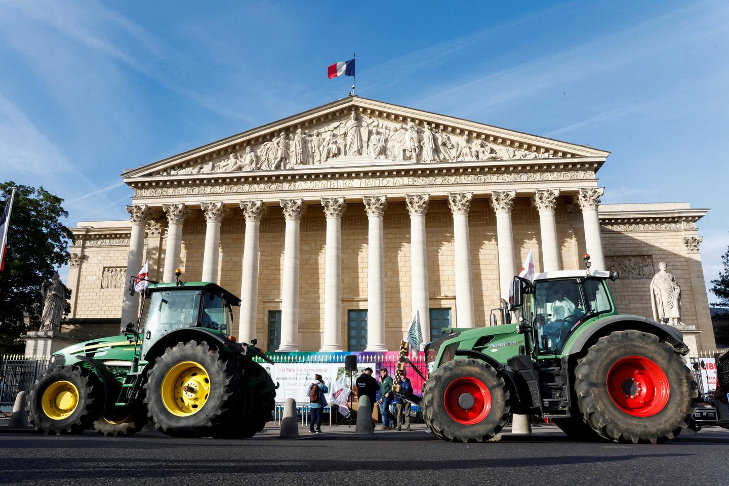 Tractors Protest DUPLOMB Bill - National Assembly - News Directory 3