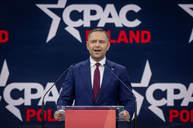 Le candidat du PiS à la présidentielle polonaise, Karol Nawrocki, le 27 mai, lors de la Conservative Political Action Conference (CPAC), près de Rzeszow (Pologne).