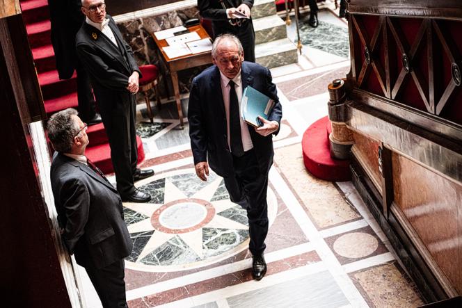 Le premier ministre, François Bayrou, quitte l’hémicycle lors de la séance des Questions au gouvernement, à l’Assemblée nationale, à Paris, le 14 mai 2025.