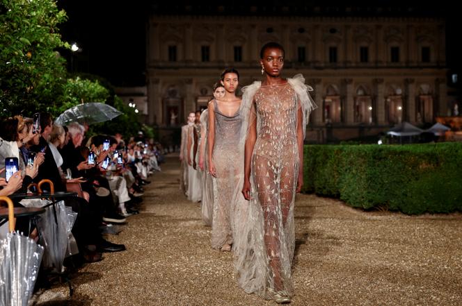 Collection croisière 2026 de Dior, présentée dans les jardins de la villa Albani Torlonia, à Rome, le 27 mai 2025. 