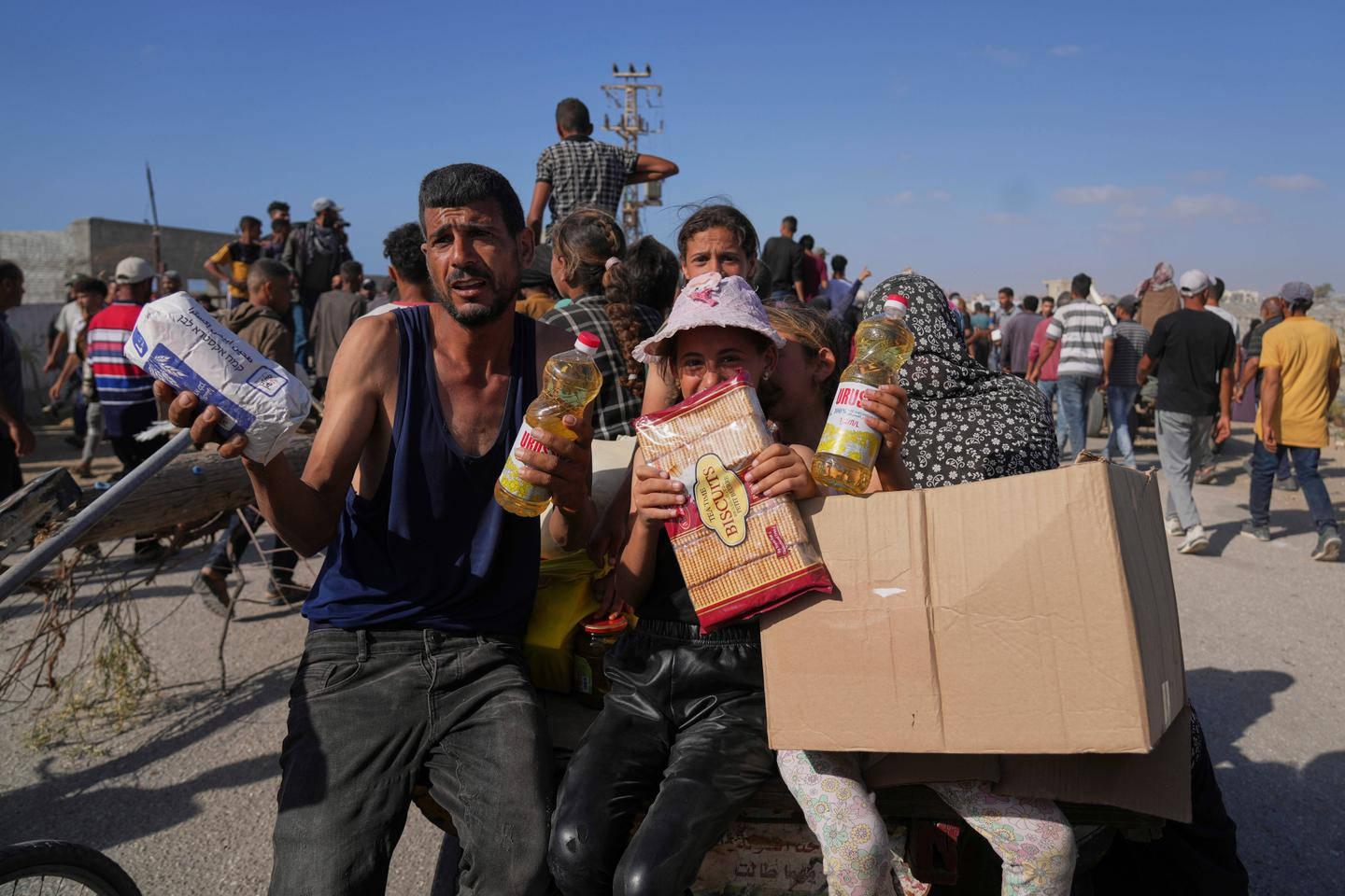 Israeli troops fire warning shots as Palestinians overwhelm new food ...