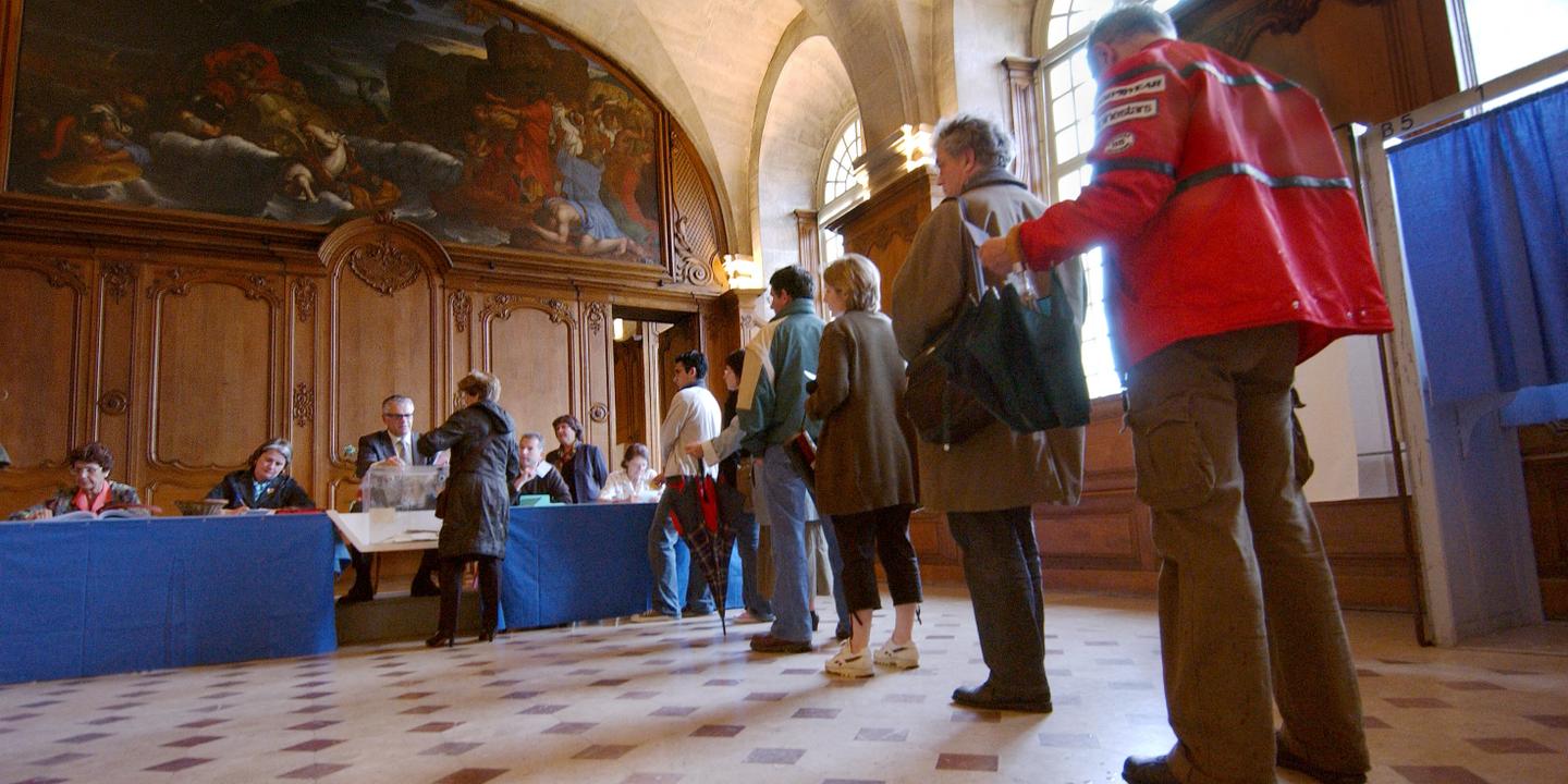 « En 2005, le débat public sur le traité constitutionnel européen bouleversé par Internet »