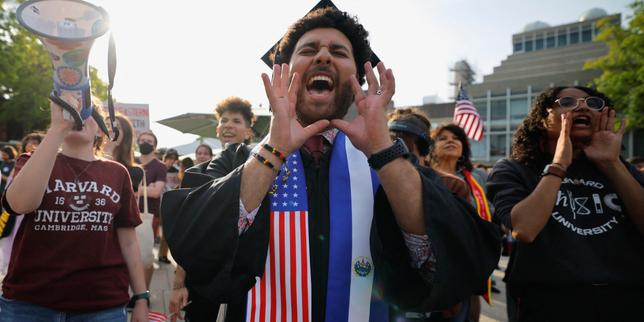 US suspends student visa processing as Trump ramps up social media vetting