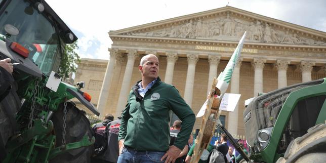 Loi Duplomb : la FNSEA annonce que « les tracteurs rentrent à la ferme » après le rejet tactique du texte
