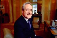 Image 74: Jean Tiberi, dans son bureau, la mairie du 5 arrondissement de Paris, en 2002.