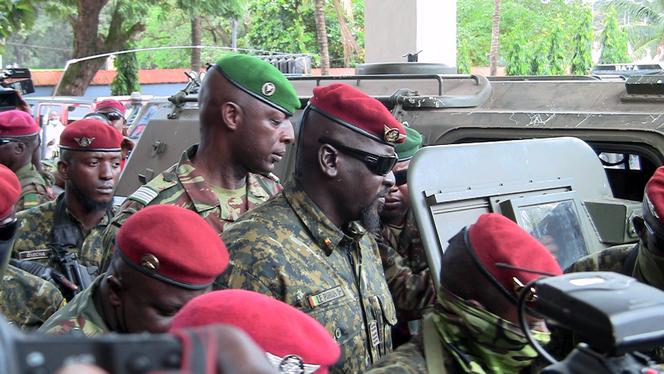 Le commandant des forces spéciales, Mamadi Doumbouya, qui a renversé le président Alpha Condé, à Conakry, en Guinée, le 10 septembre 2021.