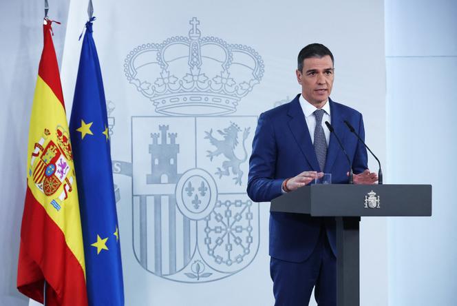 Le premier ministre espagnol, Pedro Sanchez, s’exprime lors d’une allocution télévisée pendant une panne d’électricité massive affectant toute la péninsule ibérique et le sud de la France, à Madrid, le 28 avril 2025.