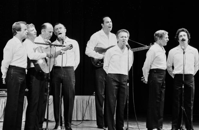 Le groupe Les Compagnons de la chanson à l’Olympia, à Paris, le 24 août 1983.