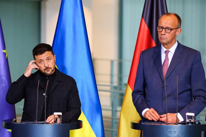 Le chancelier allemand, Friedrich Merz, et le président ukrainien, Volodymyr Zelensky, à Berlin, en Allemagne, le 28 mai 2025.