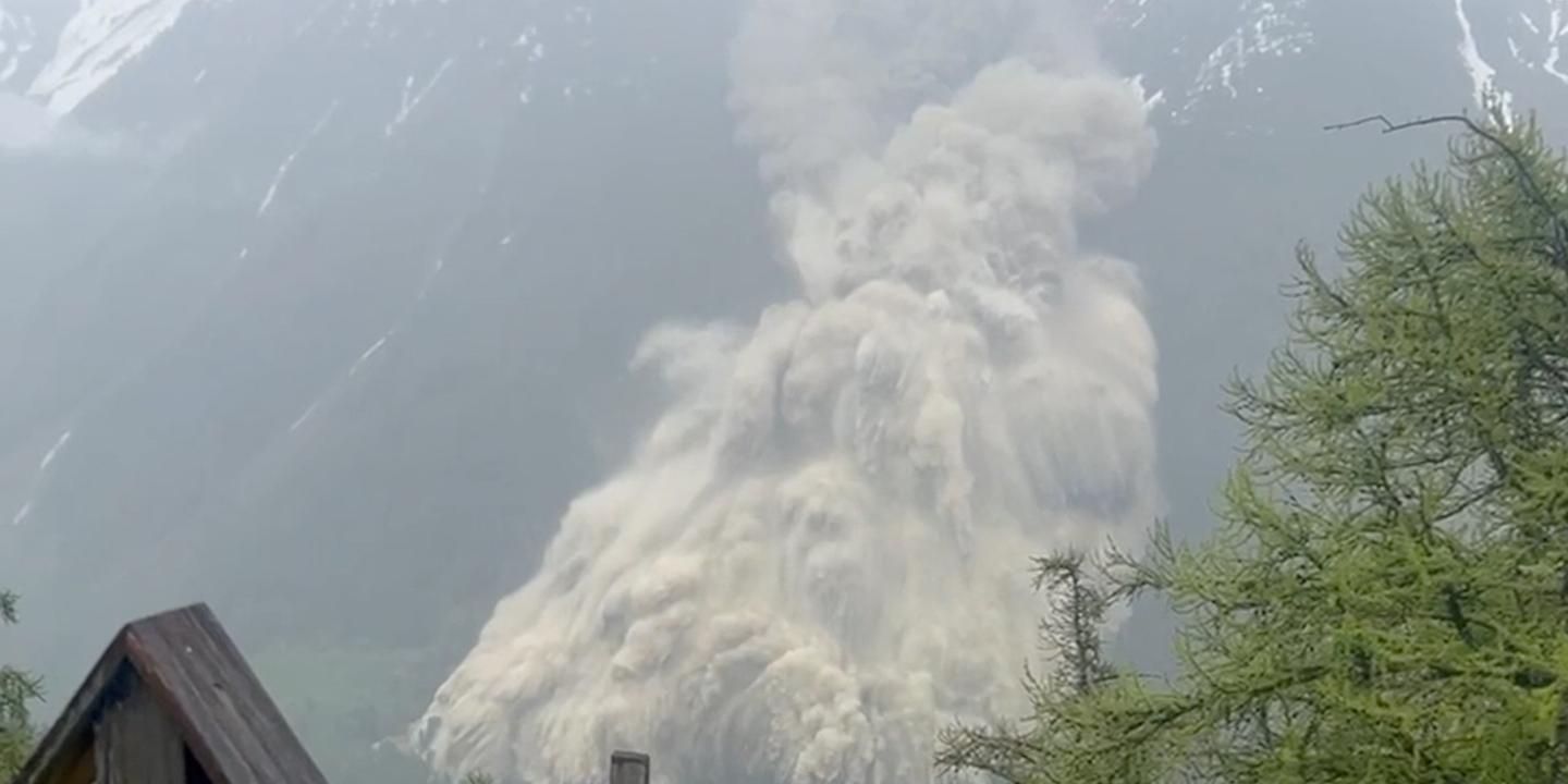 Suisse : les images de l’effondrement d’un glacier qui a détruit le village de Blatten
