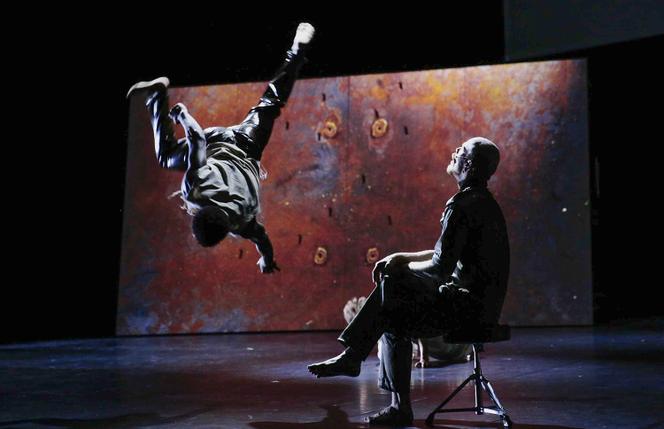 Extraits du spectacle « Infamous Offspring », interprété par la compagnie Ultima Vez.