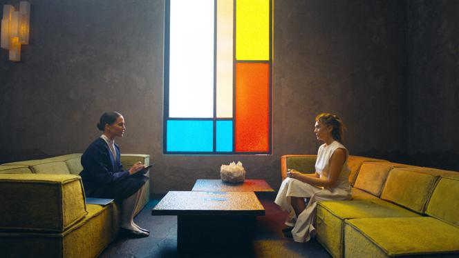 Virginia / Grace (Alicia Vikander) et Mia (Elizabeth Olsen), dans « L’Evaluation », de Fleur Fortuné.