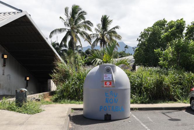 Une citerne d’eau non potable installée à Saint-André lors d’un épisode de sécheresse sur l’île de La Réunion, le 17 janvier 2025.