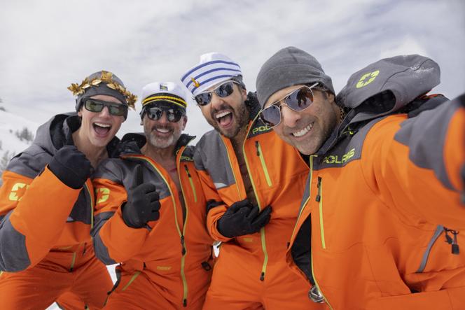 Cory Michael Smith (Venis), Steve Carell (Randall), Ramy Youssef (Jeff) et Jason Schwartzman (Hugo) dans « Mountainhead », de Jesse Armstrong.