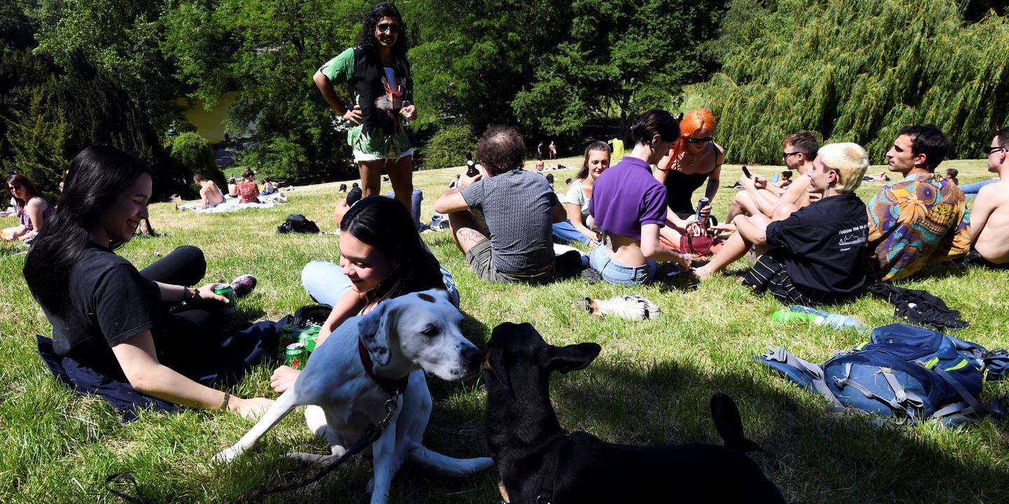 France will ban smoking in beaches, parks and near schools from July 1