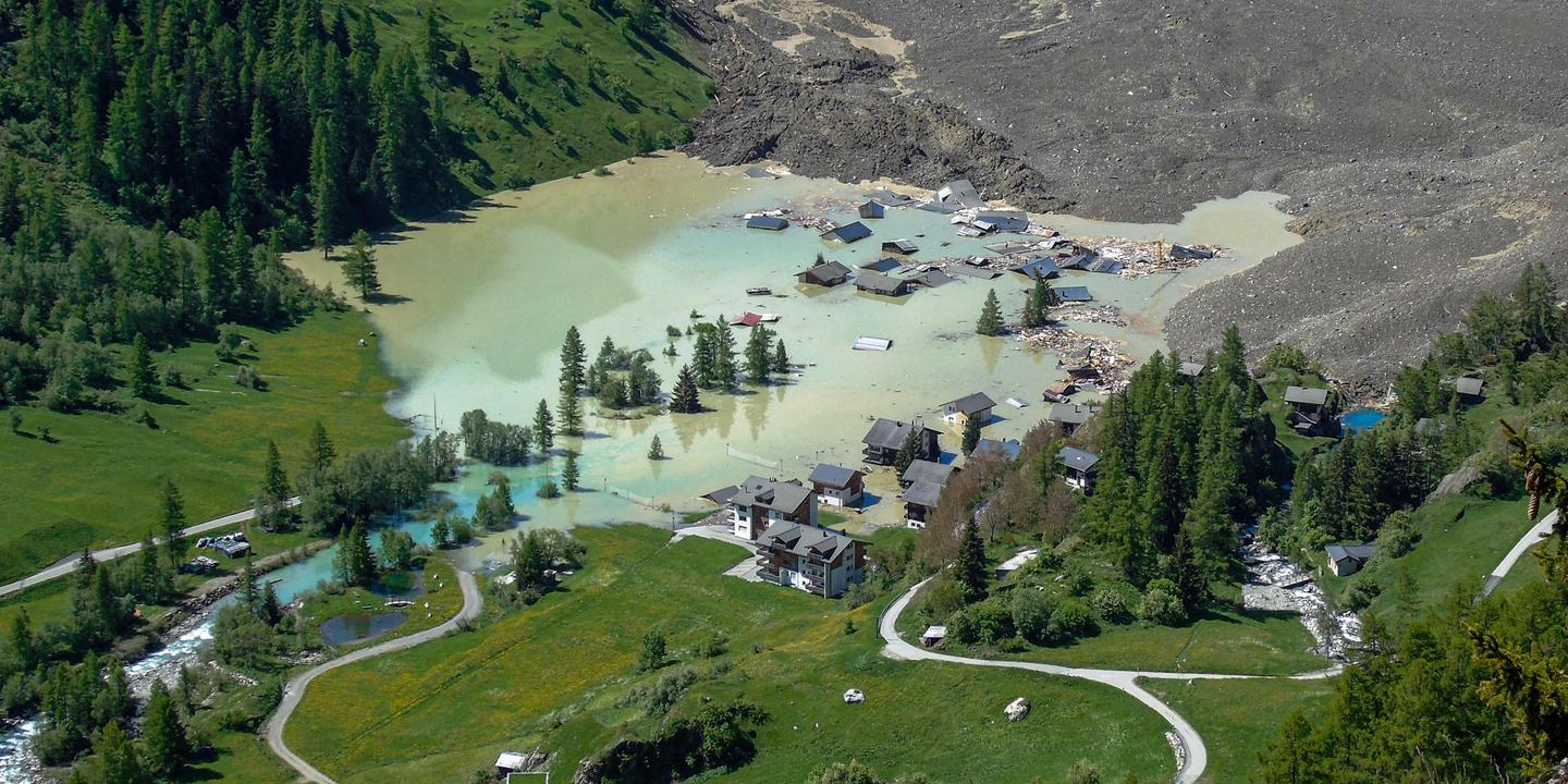 Suisse : l’effondrement d’un glacier détruit le village de Blatten