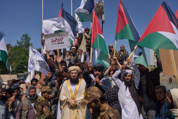 Des manifestants rassemblés à Kaboul, vendredi 30 mai, pour dénoncer la situation dans la bande de Gaza.