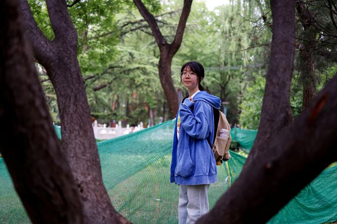 Lainey, étudiante de troisième cycle, a déposé une demande de visa pour poursuivre ses études en doctorat aux Etats-Unis. A Pékin, le 30 mai 2025.