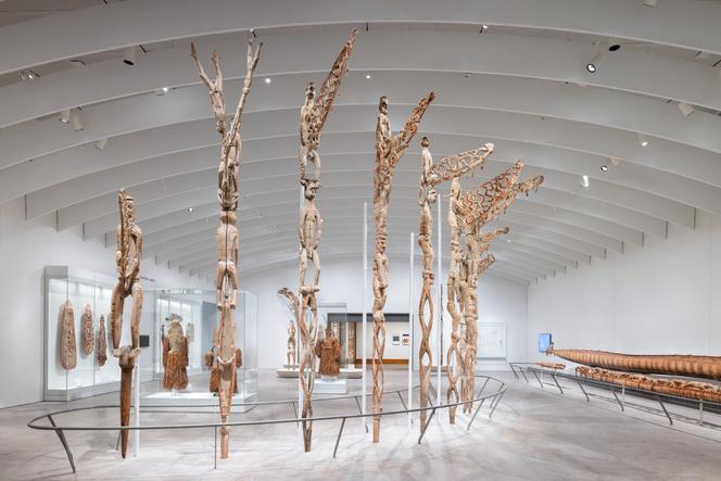 Vue de la galerie des arts d’Océanie, dans l’aile Michael C. Rockefeller, au Metropolitan Museum of Art, à New York, en mai 2025.