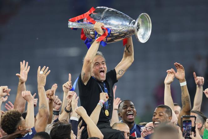 Porté en triomphe par ses joueurs et son staff technique, l’entraîneur espagnol du Paris Saint-Germain, Luis Enrique, a réussi son pari à la tête du PSG, celui du jeu collectif, de l’intensité et du spectacle.