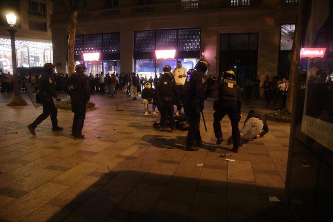 Affrontements avec les forces de l’ordre après la victoire du PSG face à l’Inter Milan en finale de la Ligue des champions, sur les Champs-Elysées, à Paris, le 1ᵉʳ juin 2025.