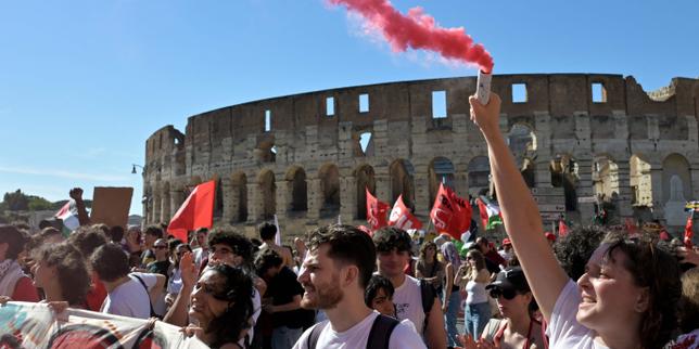 Thousands march in Rome against security clampdown law