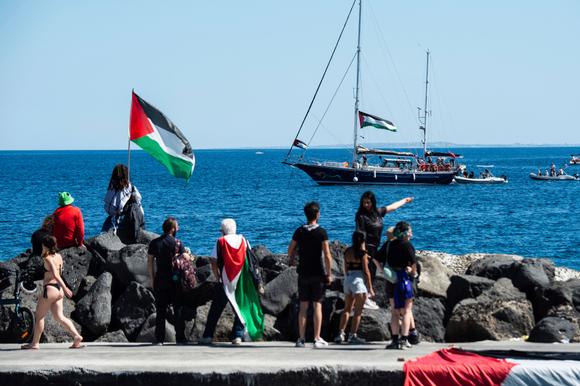 O Madleen, quando deixou o porto de Catania na Sicília, Itália, 1 de junho de 2025.