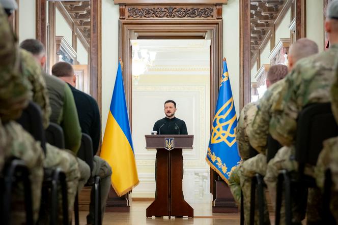 Le président ukrainien, Volodymyr Zelensky, s’adresse aux agents du service de sécurité ukrainien, à Kiev, le 25 mars 2025.