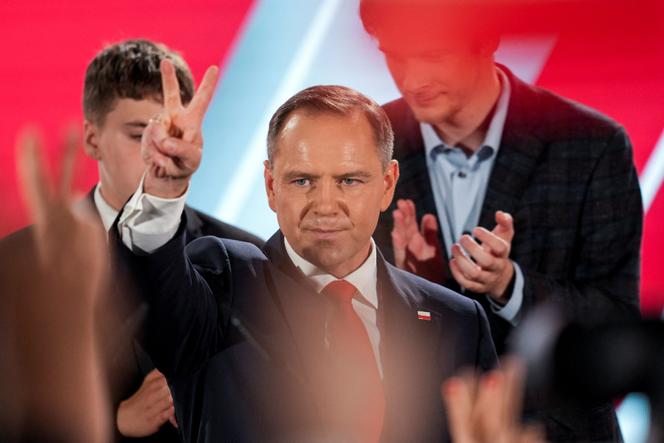 Karol Nawrocki lors de l’annonce des résultats à la sortie des urnes de l’élection présidentielle à Varsovie, le 1ᵉʳ juin 2025.