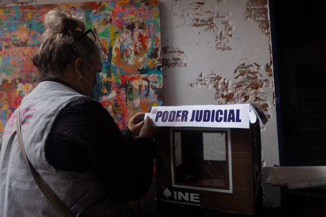 Dans un bureau de vote à Mexico, au Mexique, le 1ᵉʳ juin 2025.
