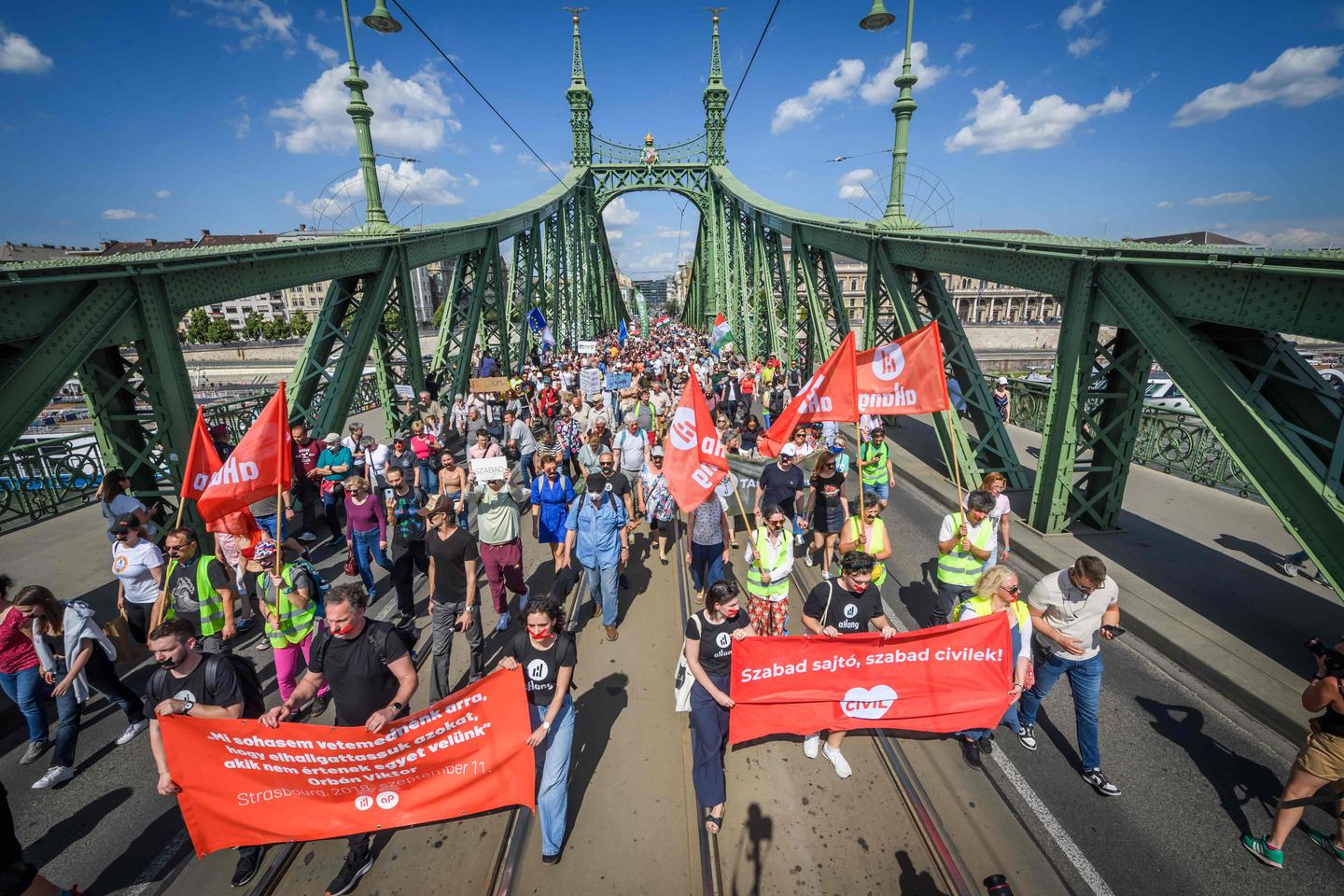 Hungary delays vote on 'foreign-funded' NGO, media bill