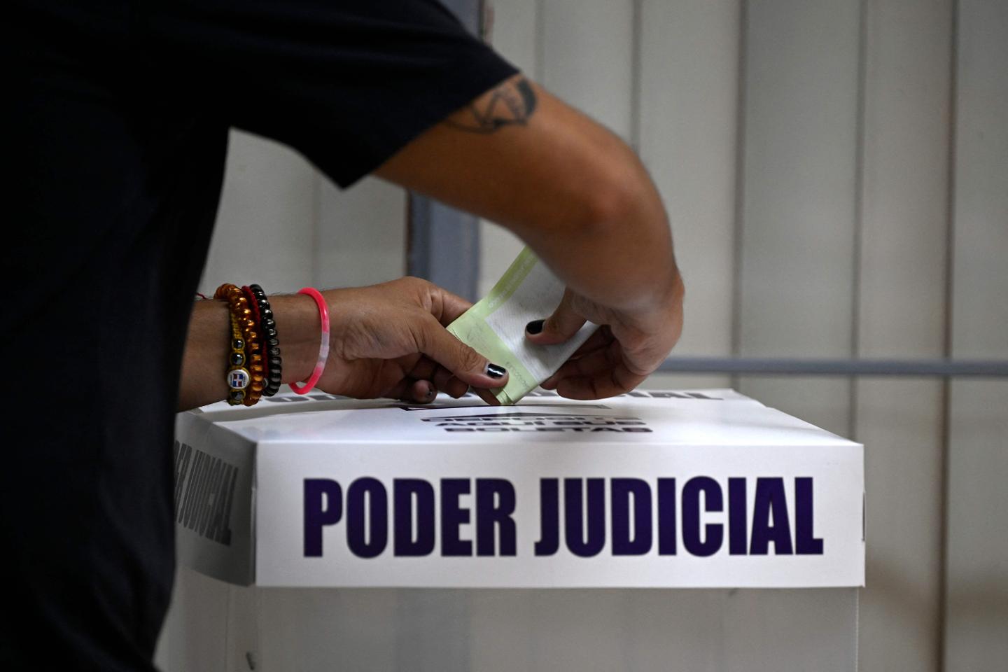 Mexicans elect their judges under shadow of organized crime