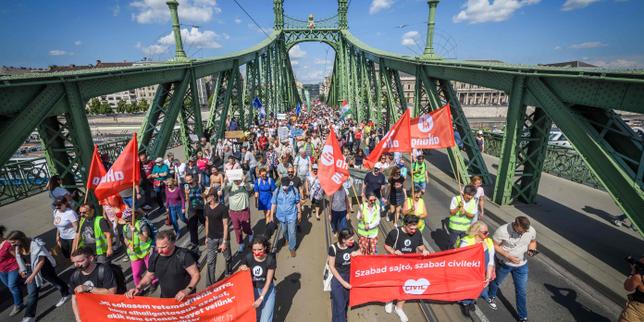 Hungary's ruling party delays vote on 'foreign agent' bill