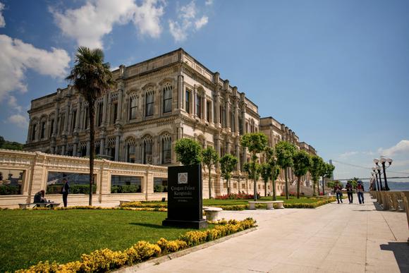 Le palais Çiragan, où se déroulent les pourparlers de paix entre l’Ukraine et la Russie, à Istanbul, le 2 juin 2025.