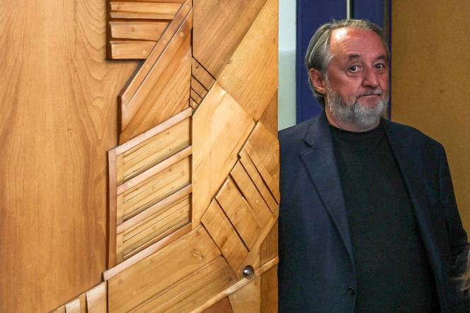 Serge Hascoët, ancien directeur créatif d’Ubisoft, à la sortie du tribunal de Bobigny, le 2 juin 2025.