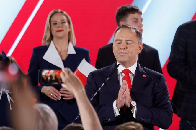 Karol Nawrocki, vainqueur de l’élection présidentielle polonaise, à l’annonce des résultats lors de la soirée électorale au Théâtre Mala Warszawa de Varsovie, le 1er juin 2025.