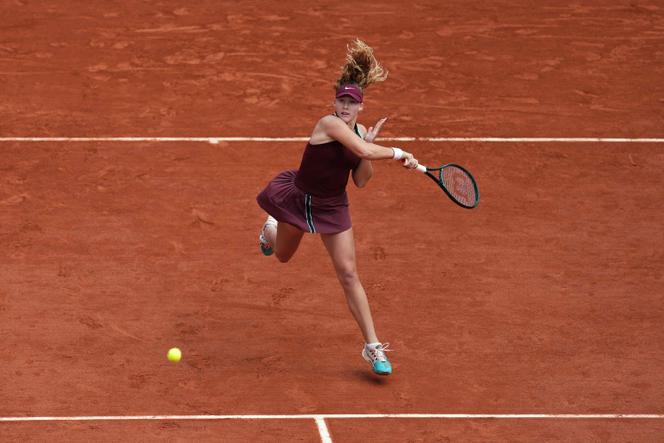 La Russe Mirra Andreeva lors de sa victoire face à l’Australienne Daria Kasatkina, le&nbsp;2&nbsp;juin&nbsp;2025, à Roland-Garros.