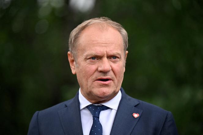 Le premier ministre polonais, Donald Tusk, à Tirana (Albanie), le 16 mai 2025.