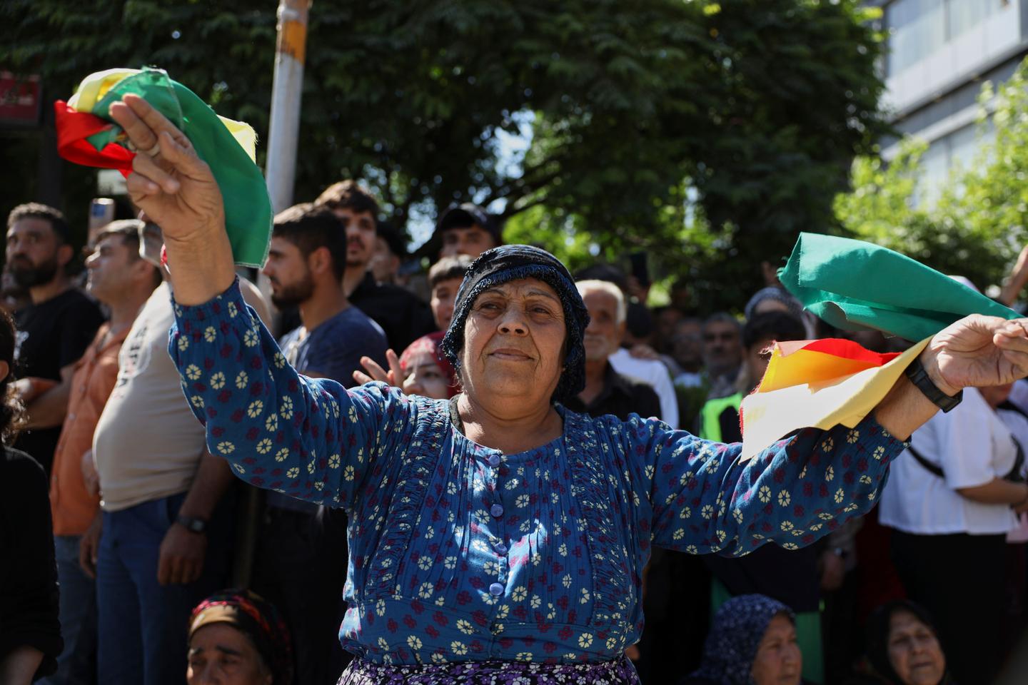 Syrian government and Kurdish-led force exchange prisoners in a step toward easing tensions