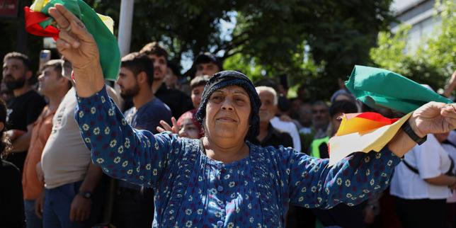 Syrian government and Kurdish-led force exchange prisoners in a step toward easing tensions