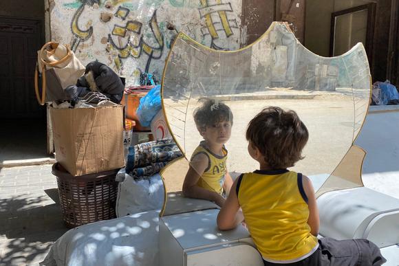 Des déplacés fuient Khan Younès en direction d’Al-Mawassi, dans le sud de la bande de Gaza, le 3 juin 2025.