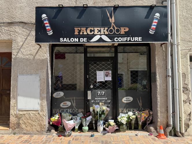 La devanture du salon de coiffure où travaillait l’homme de nationalité tunisienne tué le 1ᵉʳ juin 2025 par son voisin, dans la ville de Puget-sur-Argens, dans le sud de la France, le 3 juin 2025.