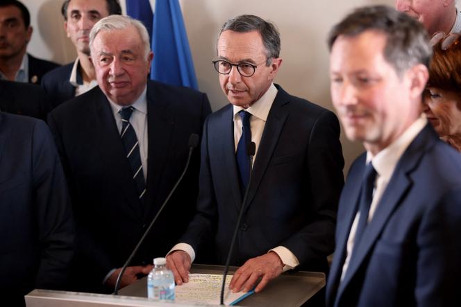 Gérard Larcher, Bruno Retailleau et François-Xavier Bellamy, au siège du parti Les Républicains, à Paris, le 18 mai 2025.