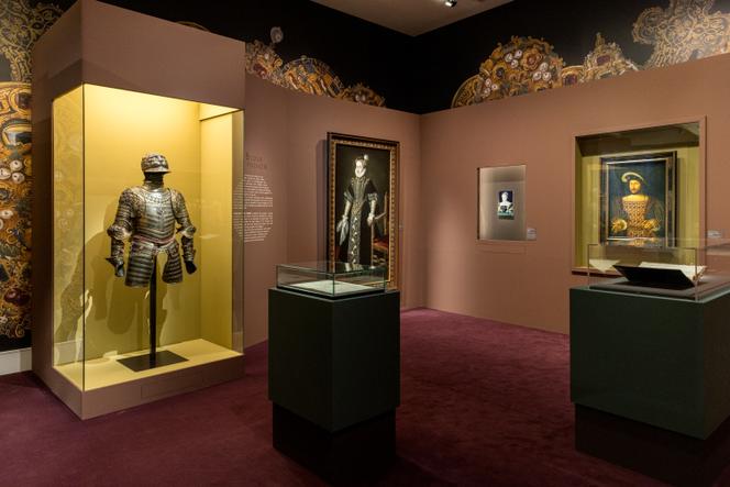 Vue de l’exposition « D’or et d’éclat. Le bijou à la Renaissance », à la Fondation Bemberg, à Toulouse, en mai 2025.