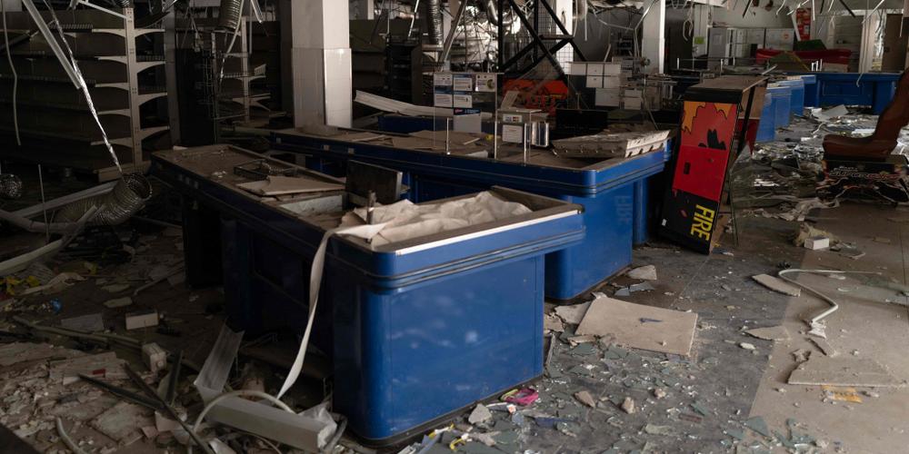 Un supermarché détruit par une frappe russe à Droujkivka, dans l’oblast de Donetsk, le 3 juin 2025. - FLORENT VERGNES / AFP