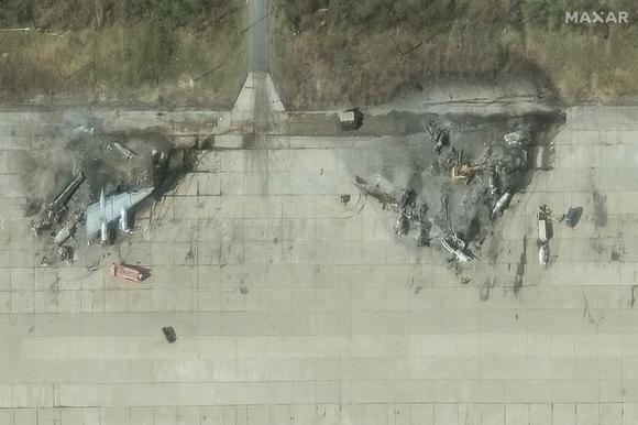 Fotografías satelitales muestran bombarderos destruidos en el aeródromo de Belaya, en el este de Siberia, el 1 de junio de 2025.